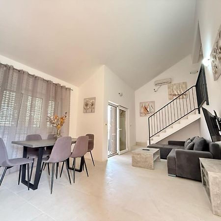 Apartments Andela ペトルチャネ エクステリア 写真